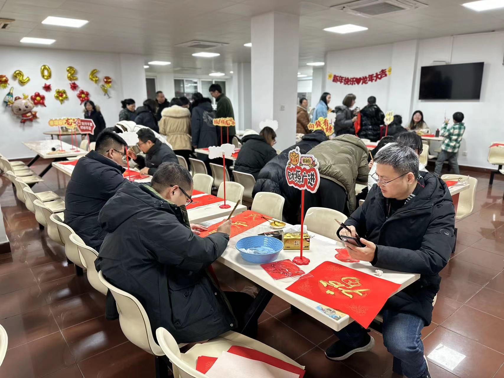 “迎春接福，共慶佳節(jié)”包餃子、寫春聯活動1 (25).jpg